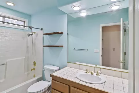 Bath - 1891 Edgewood Dr, Redding, CA 96003 photo 4 of 4