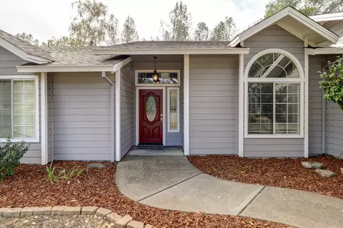 Exterior - 1891 Edgewood Dr, Redding, CA 96003 photo 3 of 12