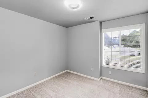 Bedroom - 1891 Edgewood Dr, Redding, CA 96003 photo 1 of 6