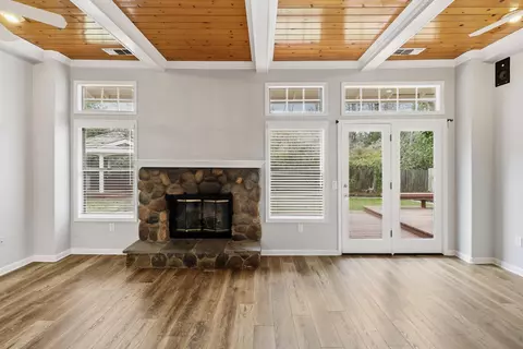 Living - 1891 Edgewood Dr, Redding, CA 96003 photo 3 of 6