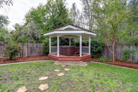 Exterior - 1891 Edgewood Dr, Redding, CA 96003 photo 11 of 12