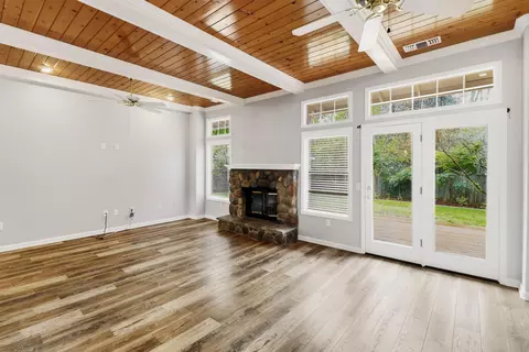 Living - 1891 Edgewood Dr, Redding, CA 96003 photo 4 of 6