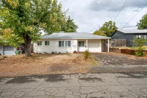 1105 Layton Rd, Redding, CA 96002
