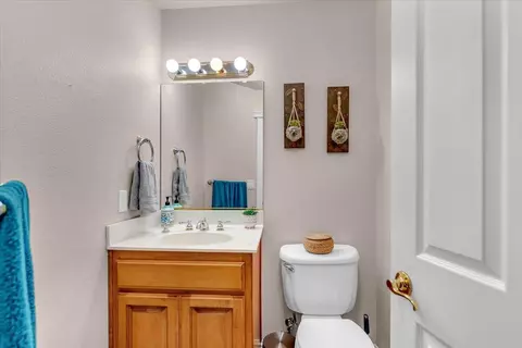 Bath - 13470 Luna Dr, Redding, CA 96003 photo 6 of 6