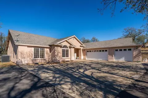 Exterior - 13470 Luna Dr, Redding, CA 96003 photo 2 of 15
