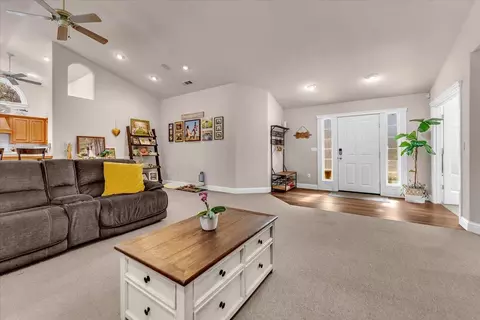 Entry Way - 13470 Luna Dr, Redding, CA 96003 photo 4 of 5