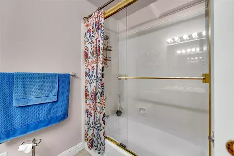 Bath - 13470 Luna Dr, Redding, CA 96003 photo 5 of 6