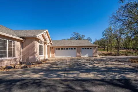 Exterior - 13470 Luna Dr, Redding, CA 96003 photo 12 of 15