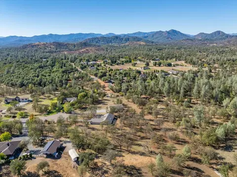 View/Area - 13470 Luna Dr, Redding, CA 96003 photo 3 of 8