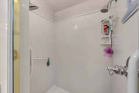 Bath - 13470 Luna Dr, Redding, CA 96003 photo 2 of 6
