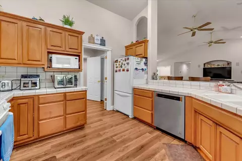 Kitchen - 13470 Luna Dr, Redding, CA 96003 photo 3 of 5