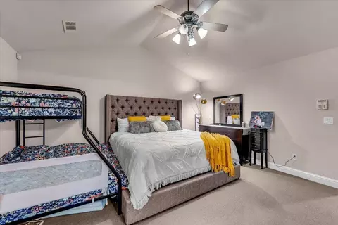 Bedroom - 13470 Luna Dr, Redding, CA 96003 photo 2 of 5