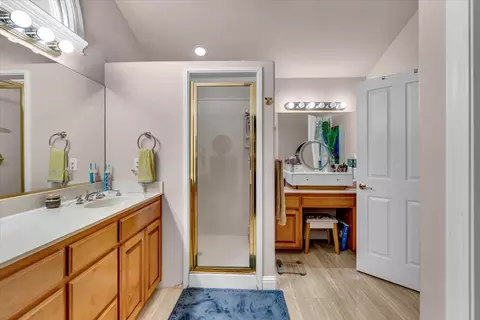 Bath - 13470 Luna Dr, Redding, CA 96003 photo 3 of 6