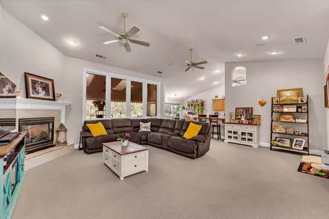 Living - 13470 Luna Dr, Redding, CA 96003 photo 1 of 2