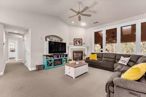 Entry Way - 13470 Luna Dr, Redding, CA 96003 photo 3 of 5
