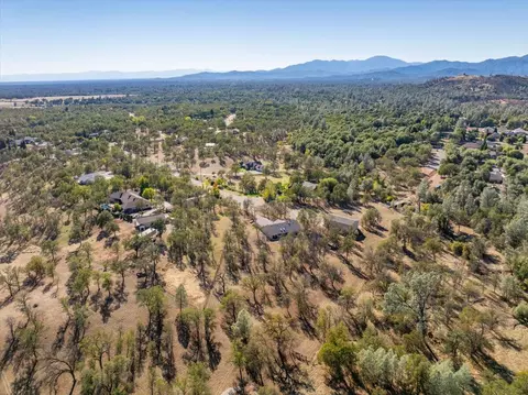 View/Area - 13470 Luna Dr, Redding, CA 96003 photo 4 of 8