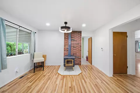 Living - 9807 Logan Rd, Redding, CA 96003 photo 3 of 4