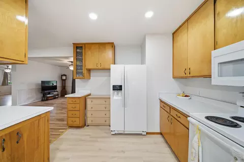 Kitchen - 9807 Logan Rd, Redding, CA 96003 photo 4 of 4