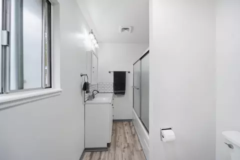 Bath - 9807 Logan Rd, Redding, CA 96003 photo 3 of 3