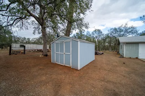 Exterior - 9807 Logan Rd, Redding, CA 96003 photo 13 of 21