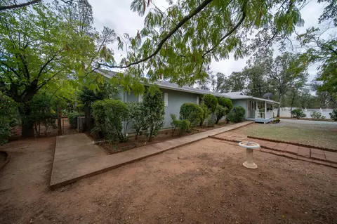 Exterior - 9807 Logan Rd, Redding, CA 96003 photo 6 of 21