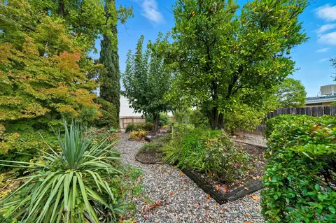 892 August Way, Redding, CA 96003 photo 34