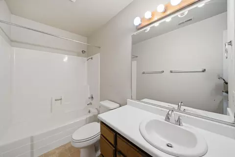 Bath - 1836 Del Mar Ave, Redding, CA 96003 photo 1 of 3