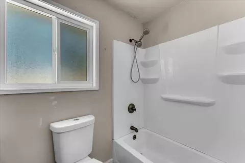 Bath - 18830 Newman Rd, Red Bluff, CA 96080 photo 1 of 10