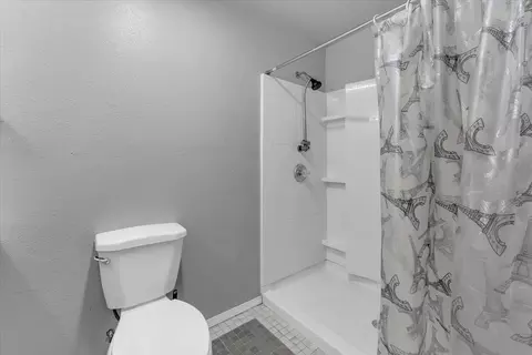 Bath - 18830 Newman Rd, Red Bluff, CA 96080 photo 8 of 10
