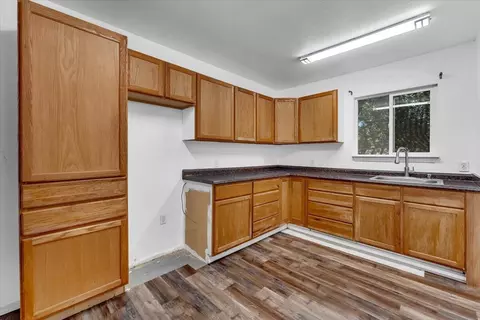 Kitchen - 18830 Newman Rd, Red Bluff, CA 96080 photo 5 of 6