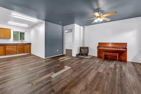 Living - 18830 Newman Rd, Red Bluff, CA 96080 photo 6 of 10