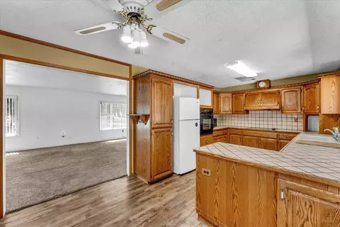 Kitchen - 18830 Newman Rd, Red Bluff, CA 96080 photo 2 of 6