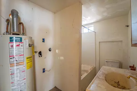 Bath - 18830 Newman Rd, Red Bluff, CA 96080 photo 9 of 10