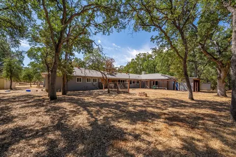 Exterior - 18830 Newman Rd, Red Bluff, CA 96080 photo 5 of 11