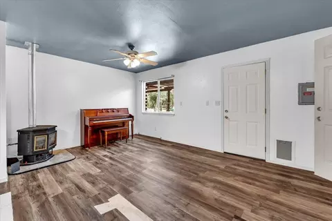 Living - 18830 Newman Rd, Red Bluff, CA 96080 photo 7 of 10