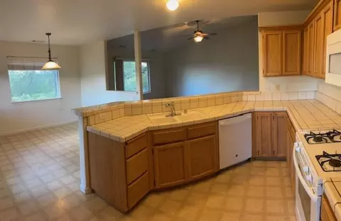 Kitchen - 667 Reddington Dr, Redding, CA 96003 photo 3 of 5