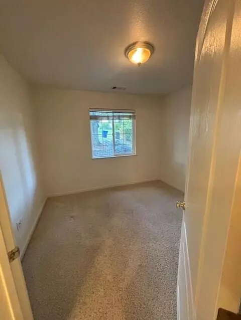 Bedroom - 667 Reddington Dr, Redding, CA 96003 photo 4 of 7