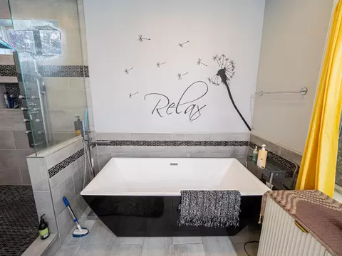 Bath - 7517 Villa Ct, Redding, CA 96002 photo 2 of 6