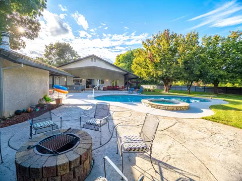 Exterior - 7517 Villa Ct, Redding, CA 96002 photo 4 of 21