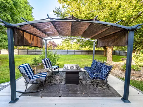 Exterior - 7517 Villa Ct, Redding, CA 96002 photo 15 of 21
