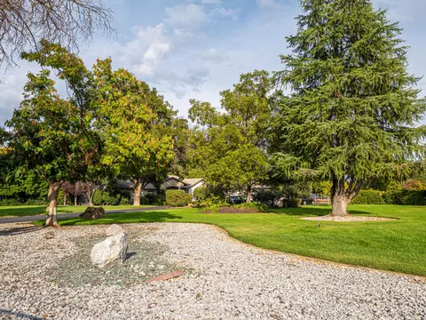 Exterior - 7517 Villa Ct, Redding, CA 96002 photo 3 of 21