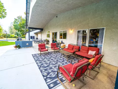 Exterior - 7517 Villa Ct, Redding, CA 96002 photo 6 of 21