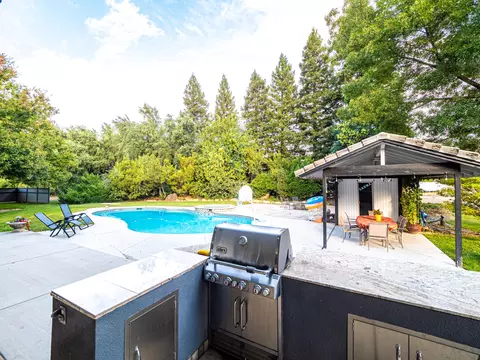 Exterior - 7517 Villa Ct, Redding, CA 96002 photo 11 of 21