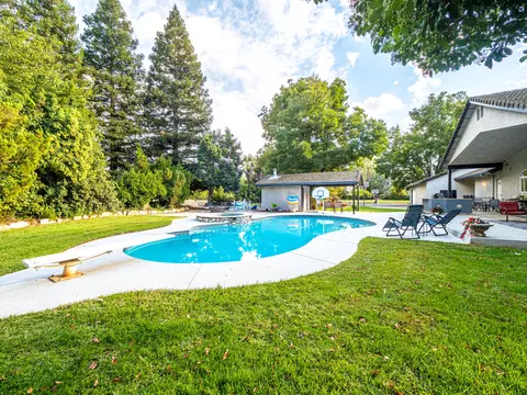Exterior - 7517 Villa Ct, Redding, CA 96002 photo 10 of 21
