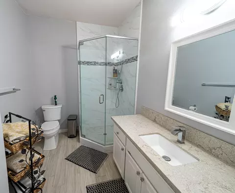 Bath - 7517 Villa Ct, Redding, CA 96002 photo 5 of 6