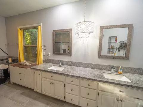 Bath - 7517 Villa Ct, Redding, CA 96002 photo 1 of 6