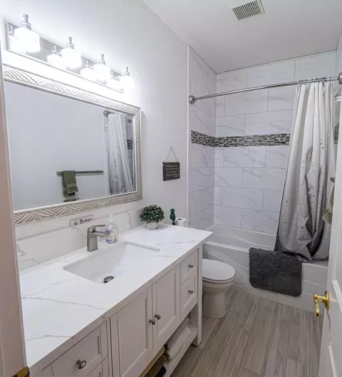 Bath - 7517 Villa Ct, Redding, CA 96002 photo 6 of 6