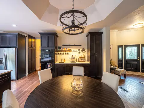 Dining - 7517 Villa Ct, Redding, CA 96002 photo 1 of 5