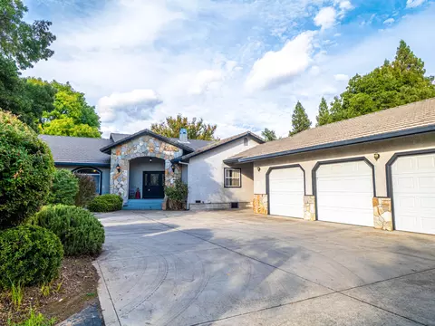 Exterior - 7517 Villa Ct, Redding, CA 96002 photo 2 of 21