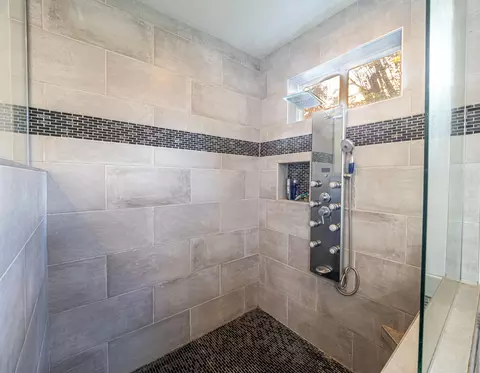 Bath - 7517 Villa Ct, Redding, CA 96002 photo 3 of 6